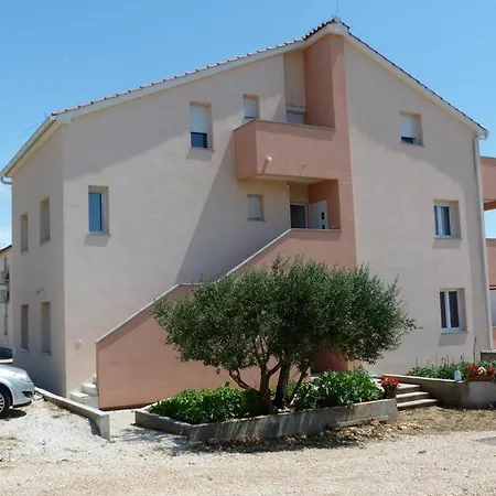 Pajo Apartament *